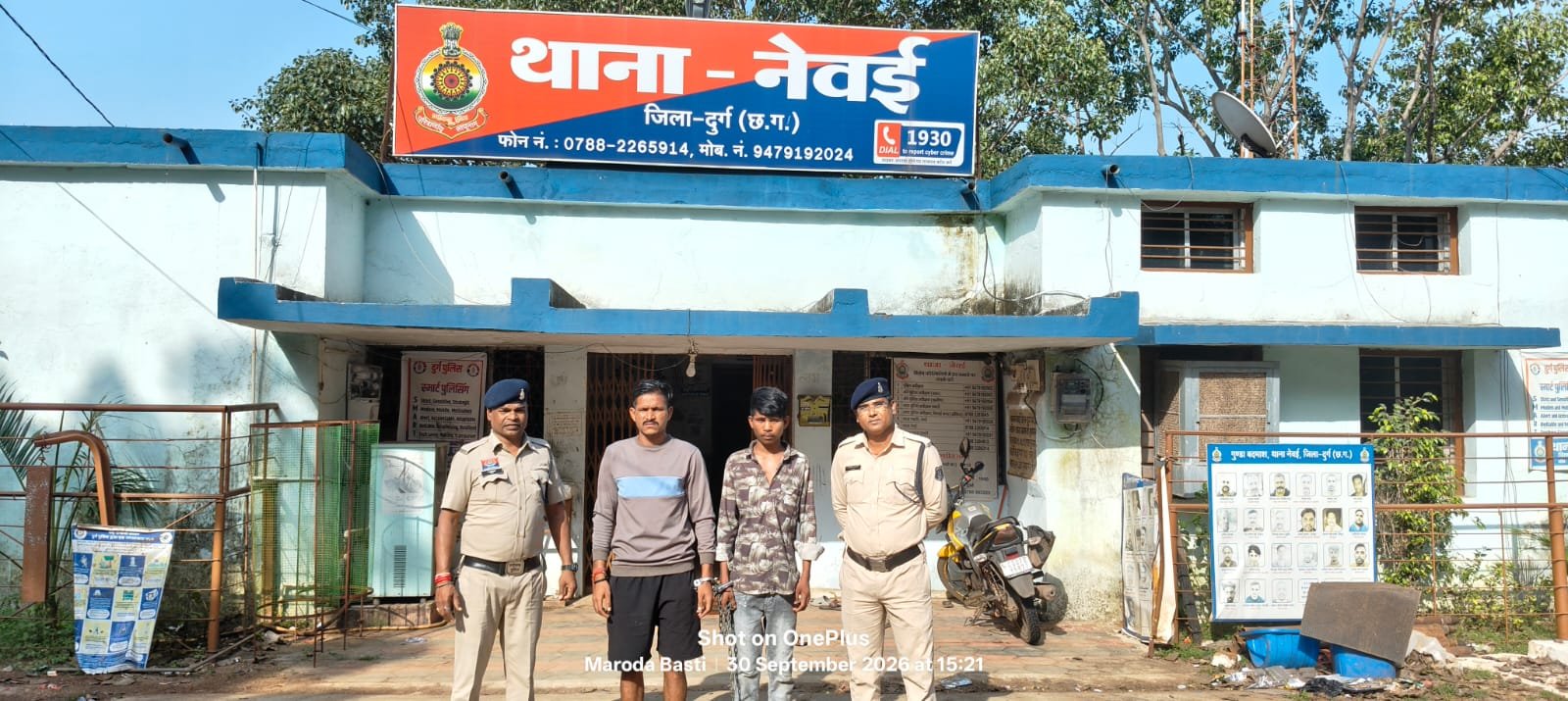 Durg : बीआरपी चौक में धारदार हथियार लहराकर लोगों को डराने वाले दो आरोपी गिरफ्तार, चाकू एवं लोहे का धारदार चापड़ जप्त