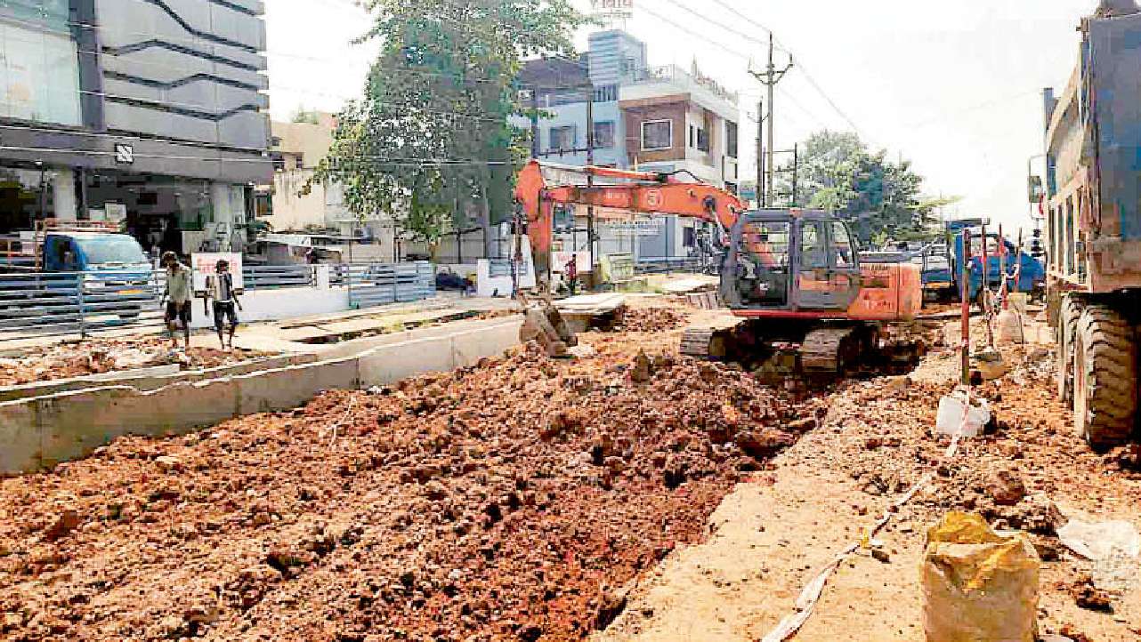 राजनांदगांव : नवरात्र पर्व के बीच खोदे गए गड्ढे से बढ़ेगी परेशानी...