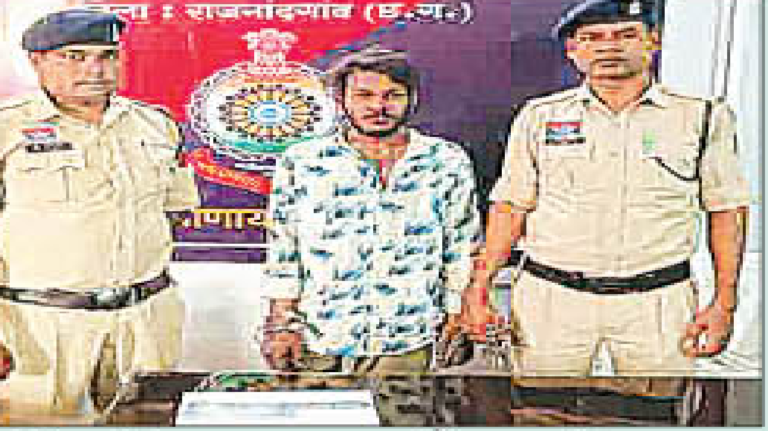 राजनांदगांव : सोमनी बाजार चौक में धारदार हथियार लहराकर लोगों को डराने वाला आरोपी गिरफ्तार, चाकू जब्त...