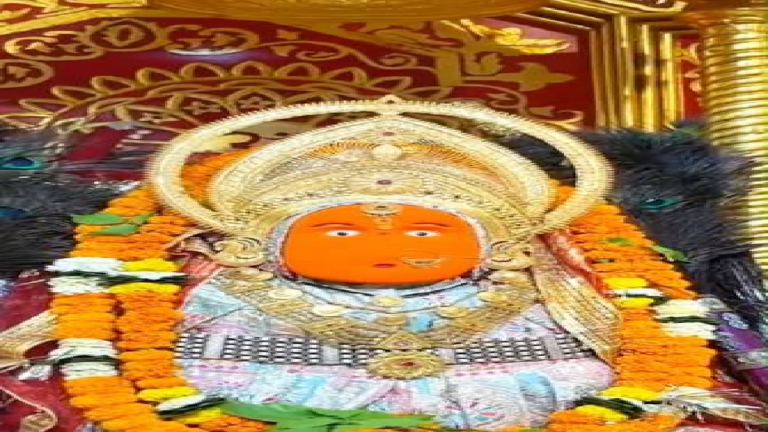 राजनांदगांव : 8100 ज्योत की रोशनी से जगमगाया मां बम्लेश्वरी का दरबार, सुनहरे-केसरिया रंग में सजा मंदिर...