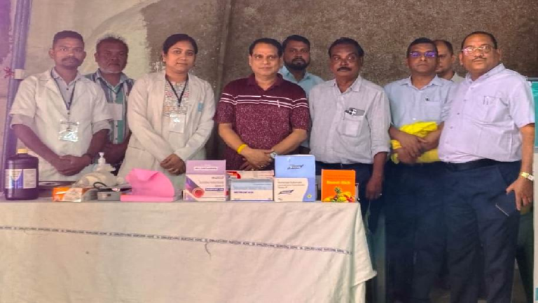 राजनांदगांव : संयुक्त संचालक और सीएमएचओ नवरतन ने सामुदायिक स्वास्थ्य केन्द्र डोंगरगांव व डोंगरगढ़ का किया निरीक्षण...