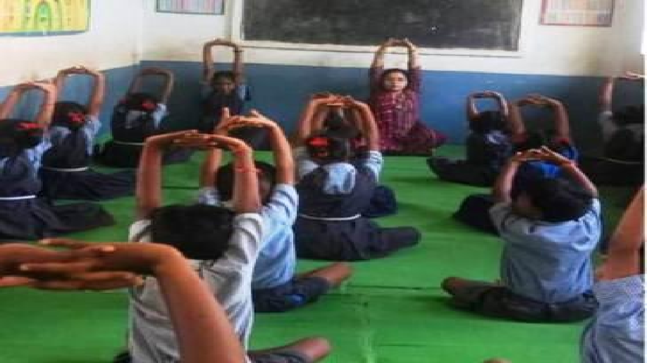 राजनांदगांव : सेवा संकल्प अभियान : महरूम प्राथमिक विद्यालय में योग अभ्यास व स्वास्थ्य जागरूकता शिविर संपन्न...