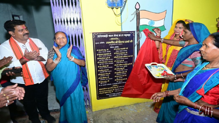 CG : डिप्टी सीएम शर्मा ने मड़मड़ा में आंगनबाड़ी व अटल डिजिटल सेवा केंद्र का किया लोकार्पण...