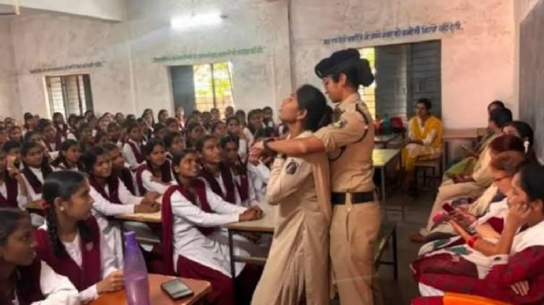 राजनांदगांव : रक्षा टीम ने महिला सुरक्षा, अभिव्यक्ति ऐप, साइबर क्राइम के प्रति किया अलर्ट...