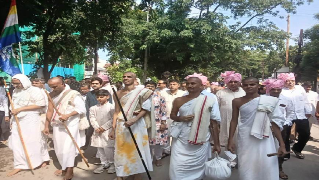 CG : विवेकानंद नगर से टैगोर नगर तक भक्तिमय वातावरण, 6 स्थानों पर चैत्य वंदन...