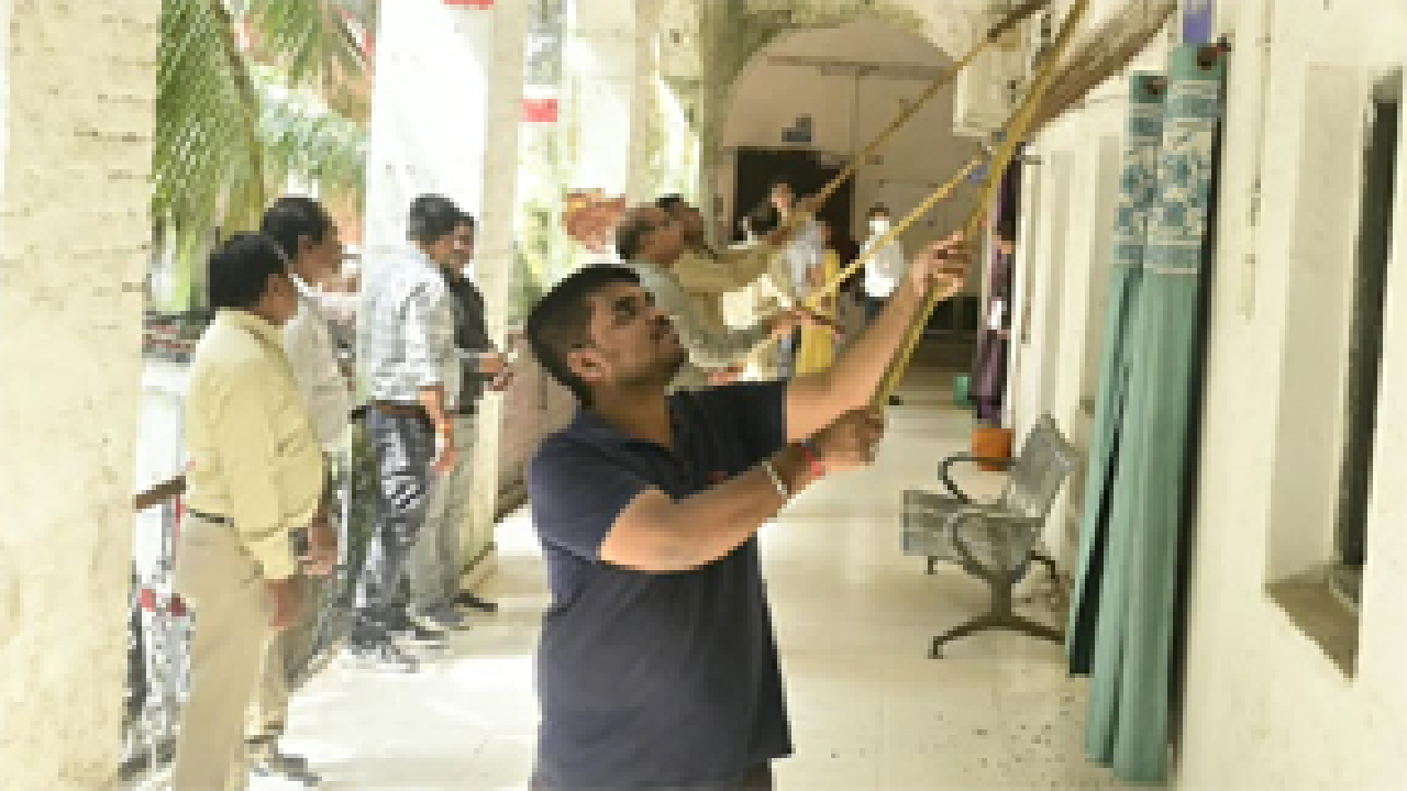 CG : सेवा संकल्प अभियान में स्वच्छता का संदेश, गांव से जिला मुख्यालय तक सरकारी दफ्तरों में चला सफाई अभियान…