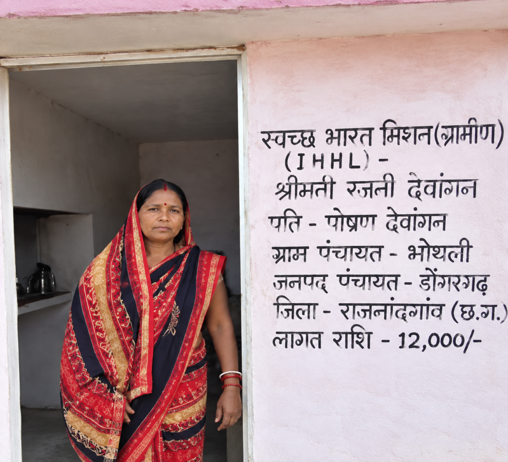 राजनांदगांव : एक शौचालय ने बदली पूरे परिवार की सोच - स्वच्छ भारत मिशन-ग्रामीण से रजनी देवांगन के परिवार को मिला स्वच्छ और सुरक्षित वातावरण