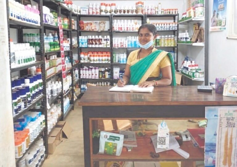 राजनांदगांव : बिहान ने दिखाई नई राह, मेहनत से कविता निषाद बनी लखपति दीदी - गृहणी से सफल उद्यमी तक का सफर, सेनेटरी पैड निर्माण और कृषि दुकान से बढ़ी आमदनी