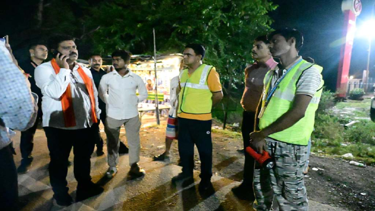 CG : कवर्धा-बेमेतरा मार्ग पर पशुओं को देख विजय शर्मा ने अधिकारियों को लगाई फटकार …