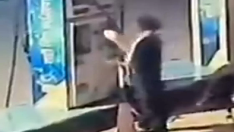 CG : पेट्रोल पंप को आग के हवाले करने की कोशिश, युवक की करतूत CCTV में कैद …