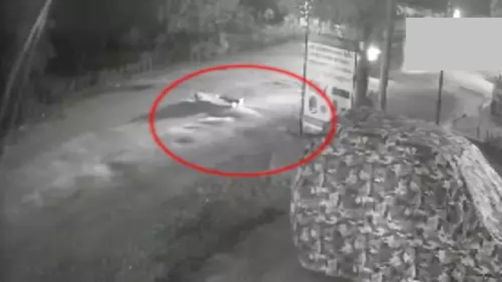 CG : सड़क पर लेटे युवक को कार ने कुचला, CCTV फुटेज में दिखा पूरा घटनाक्रम …