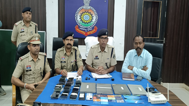 Durg : सूखा नशा पर दुर्ग पुलिस की लगातार कार्यवाही जारी,नशीली टेबलेट बिक्री करते आरोपी गिरफ्तार, 274 नग नशीली टेबलेट, बिक्री रकम, मोबाइल एवं धारदार हथियार सहित कुल ₹2,59,170 की सामग्री जप्त ...