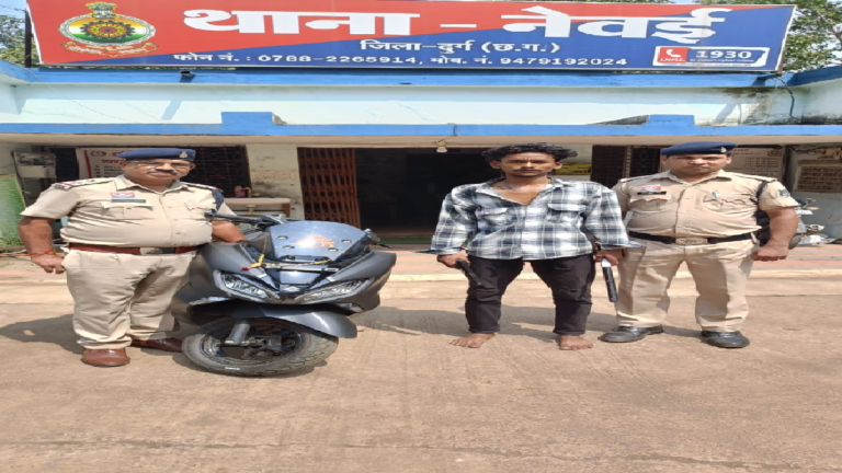 Durg : स्टेशन मरोदा ओवरब्रिज के नीचे लोहे का धारदार हथियार एवं एयरगन लहराकर लोगों को डराने वाला आरोपी गिरफ्तार ...