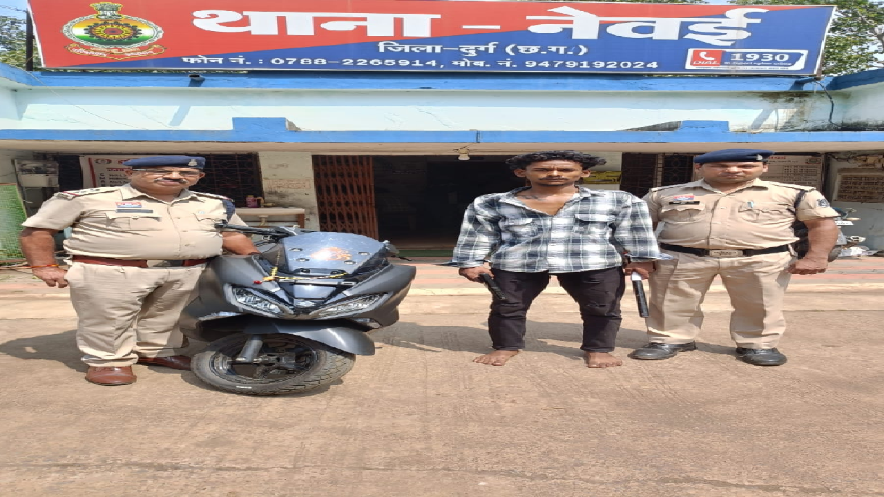 Durg : स्टेशन मरोदा ओवरब्रिज के नीचे लोहे का धारदार हथियार एवं एयरगन लहराकर लोगों को डराने वाला आरोपी गिरफ्तार ...
