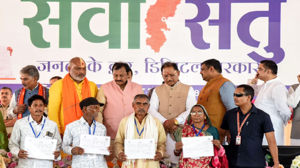 Durg : विभिन्न विभागों की जनकल्याणकारी योजनाओं के अंतर्गत कुल 111 हितग्राहियों को सामग्री, चेक, प्रमाणपत्र एवं अधिकार अभिलेखों का हुआ वितरण ...