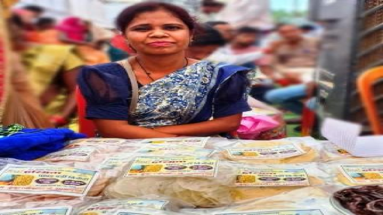 CG : घर की रसोई से शुरू हुआ रीना का कारोबार, पापड़-बड़ी और बिजौड़ी से बनीं आत्मनिर्भर …