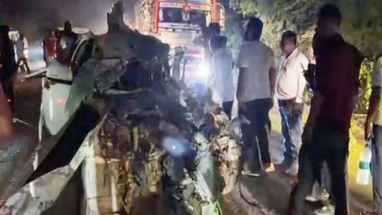 CG : खरोरा में भीषण सड़क हादसा, पुलिसकर्मी समेत दो की मौत …