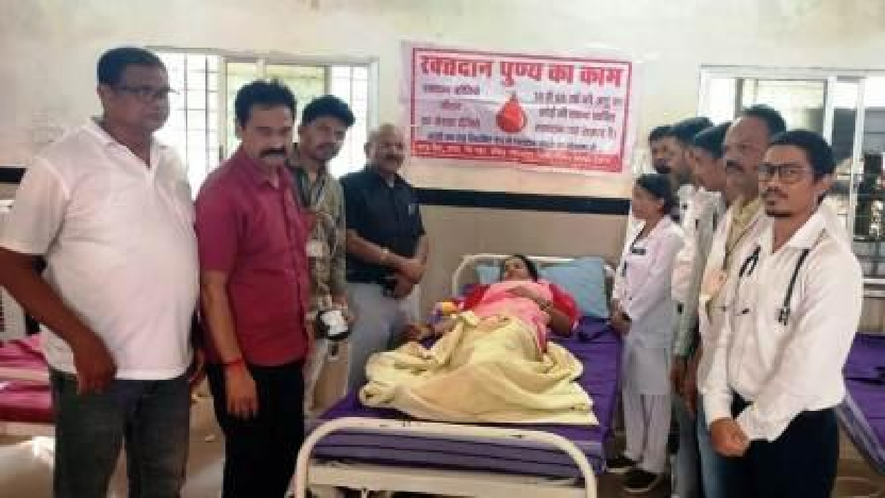 CG : रक्तदान कर मौसमी साहा ने दिया मानवता और जनसेवा का संदेश …