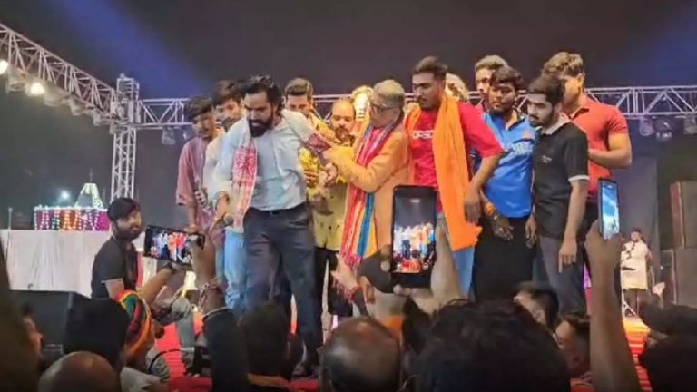 CG : गरबा नाइट में मुस्लिम युवकों की मौजूदगी पर विरोध, जमकर हुआ हंगामा …