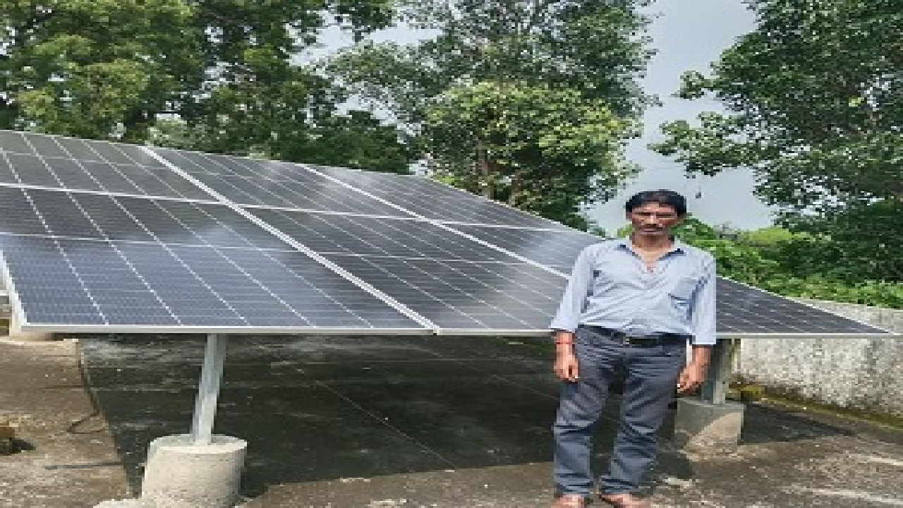 CG : छत पर सौर संयंत्र से बिजली खर्च में राहत की राह पर दादूराम गुप्ता …