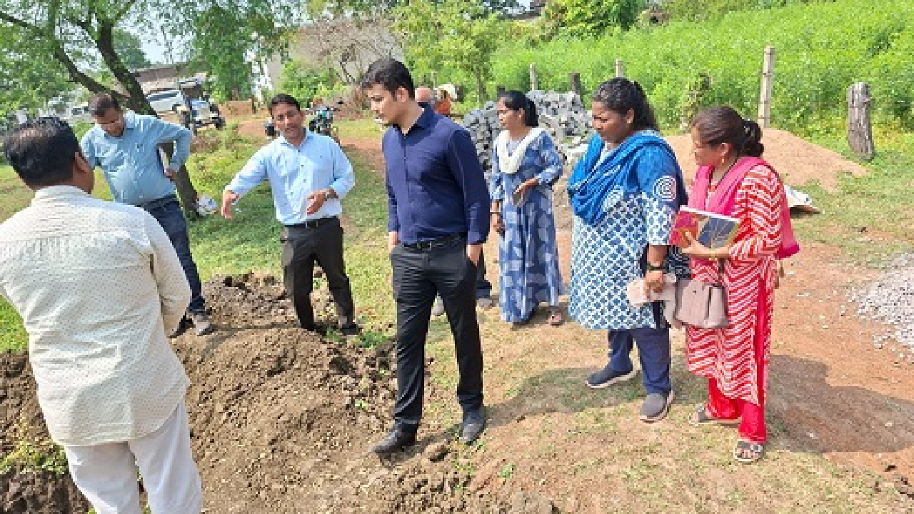 CG : सीईओ जिला पंचायत जयंत नाहटा ने किया धमतरी विकासखंड का सघन दौरा …
