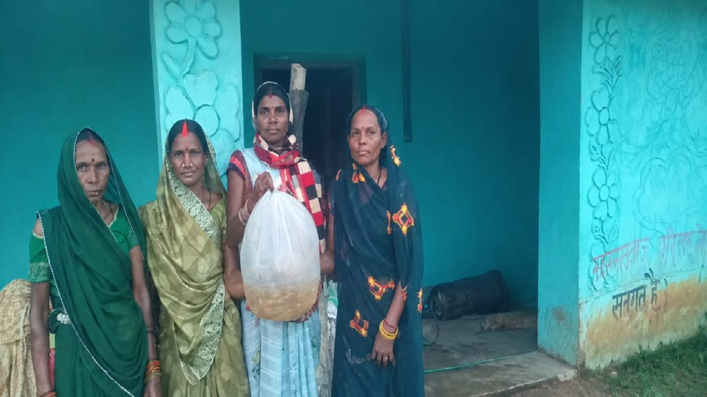 CG : मत्स्य पालन से सशक्त हुईं जय माँ चोढा रानी स्व सहायता समूह की महिलाएं …