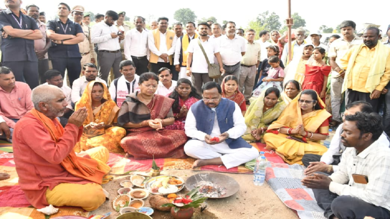 CG : मोरन नदी पर बनेगा पुल, महाअष्टमी पर मंत्री नेताम ने किया भूमिपूजन …