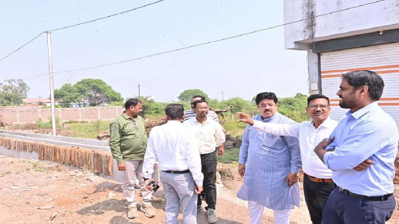 CG : धमतरी की सड़कों को मिलेगा आधुनिक स्वरूप, सुगम होगा आवागमन …