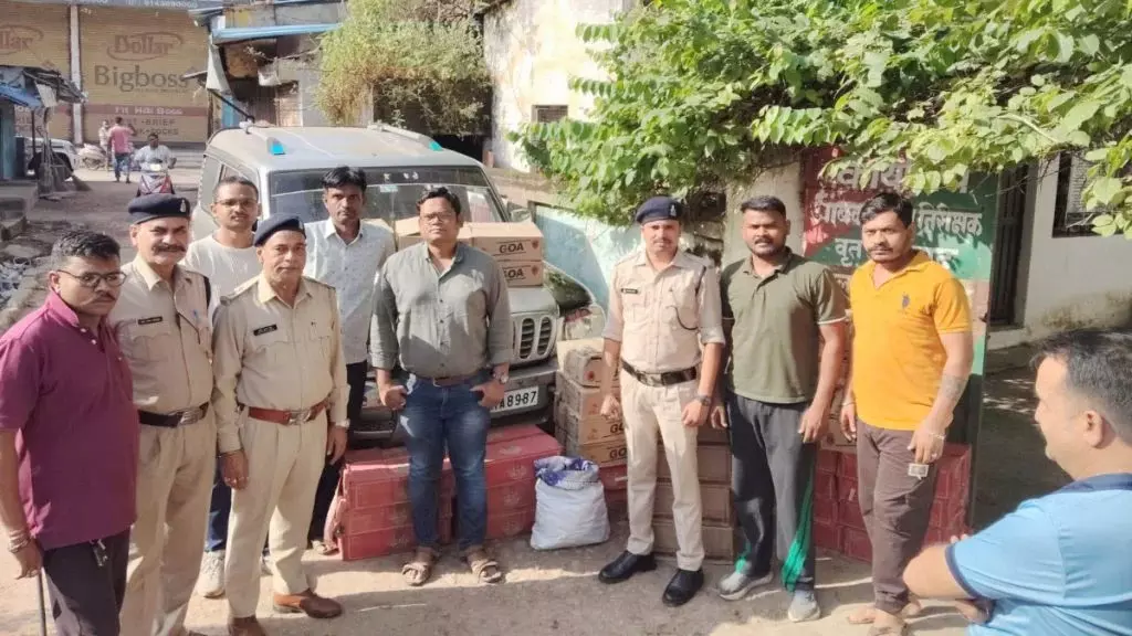Rajnandgaon : मुखबिर की खबर पक्की थी, नाकेबंदी भी थी… फिर कैसे भाग निकले शराब तस्कर? …
