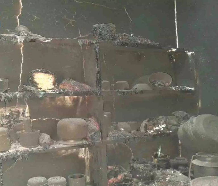 CG : खैरागढ़ में कपड़ा दुकान में भीषण आग, 7 लाख से ज्यादा का सामान जलकर खाक! ग्रामीणों ने संभाला मोर्चा …