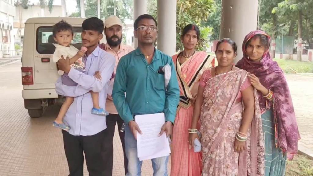 CG : जादू-टोना के आरोप से परिवार परेशान, न्याय के लिए प्रशासन से लगाई गुहार …