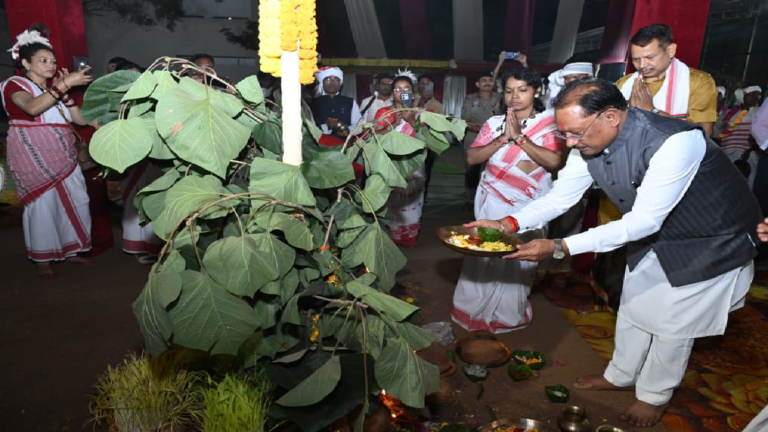 CG : करम परब हमारी समृद्ध जनजातीय संस्कृति और पूर्वजों की अमूल्य धरोहर : विष्णु देव साय …
