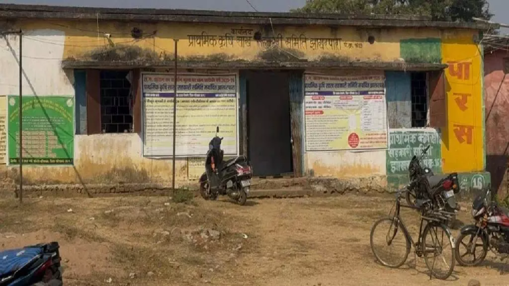 CG : गोदाम में खाद नहीं, रिकॉर्ड में भी हिसाब नहीं…आखिर कहां गए लाखों के खाद? …