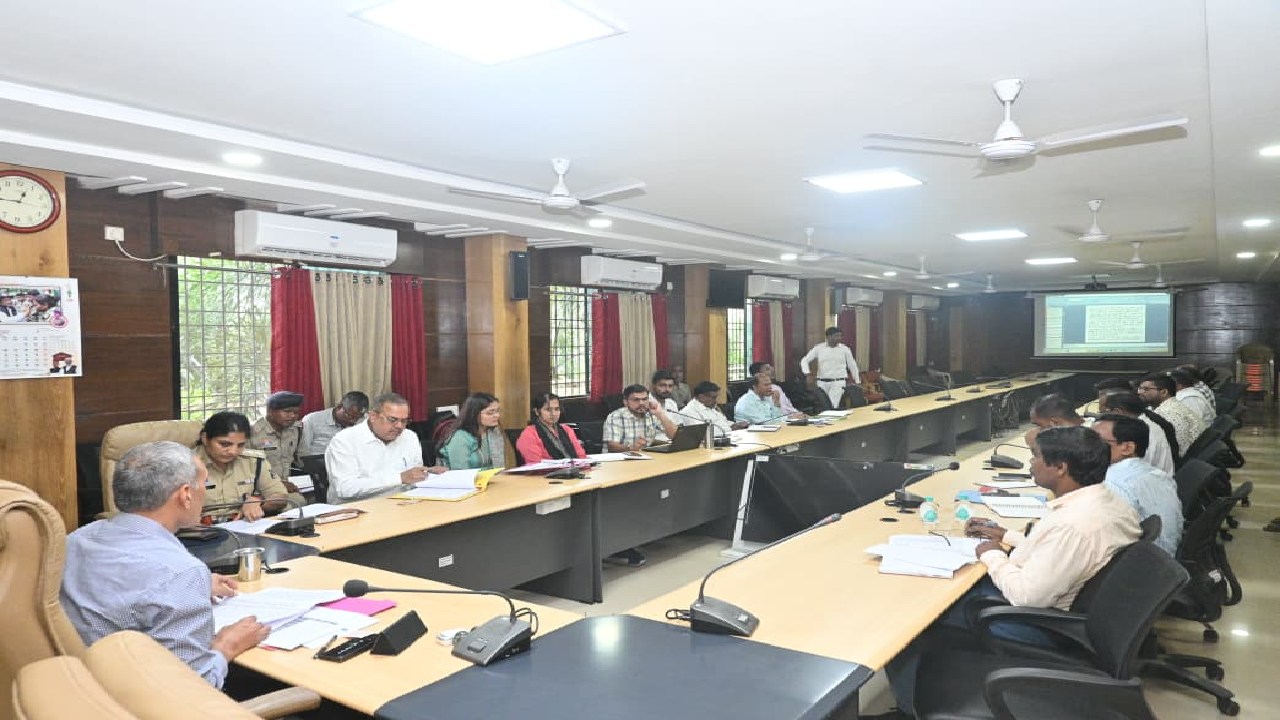 CG : जिले में अवैध शराब एवं मादक पदार्थों पर रोक के लिए गंभीरता पूर्वक करे कार्य : कलेक्टर …