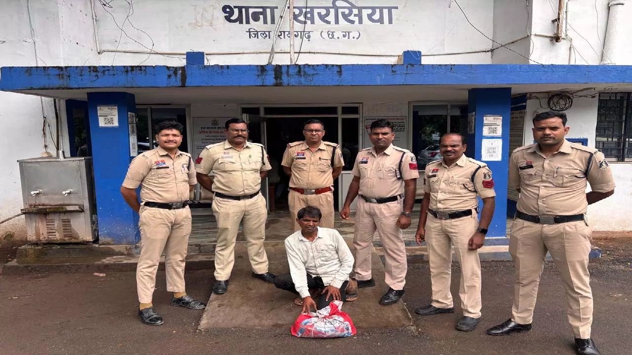 CG : खरसिया पुलिस की बड़ी कार्रवाई, गांजे के साथ तस्कर गिरफ्तार …