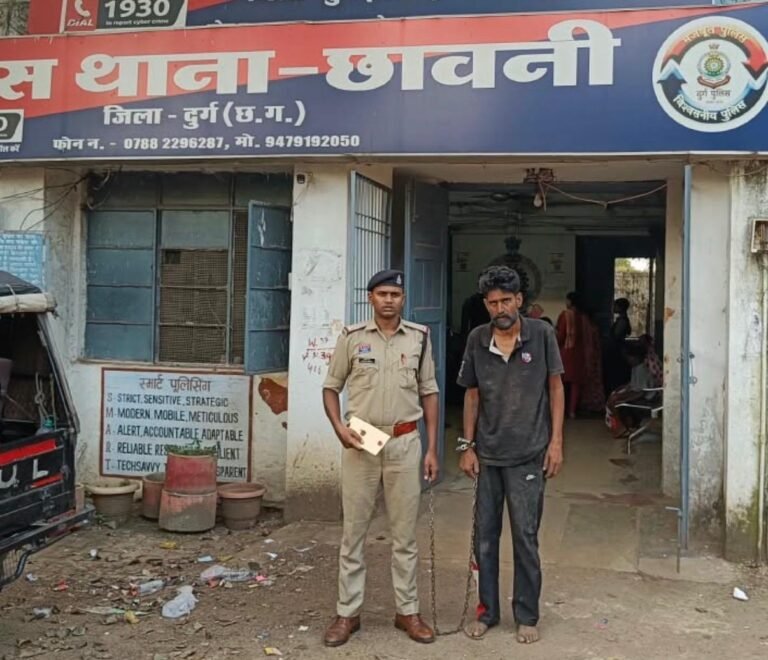Durg : अवैध सूखा नशा मुक्ति पर दुर्ग पुलिस की लगातार कार्यवाही जारी,पावर हाउस ब्रिज के नीचे राजराजेश्वरी मंदिर के पीछे अवैध रूप से चिट्टा/हेरोइन बिक्री करते एक आरोपी गिरफ्तार, 8.79 ग्राम मादक पदार्थ सहित ₹1,81,300 की सामग्री जप्त