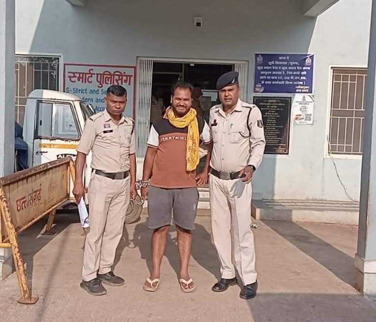 Durg : महिला एवं बाल विकास विभाग के कार्यालय में मारपीट एवं शासकीय कार्य में बाधा डालने का आरोपी गिरफ्तार, पत्रकारिता का धमकी दिखाकर झूठे प्रकरण में फंसाने की धमकी देने का आरोप