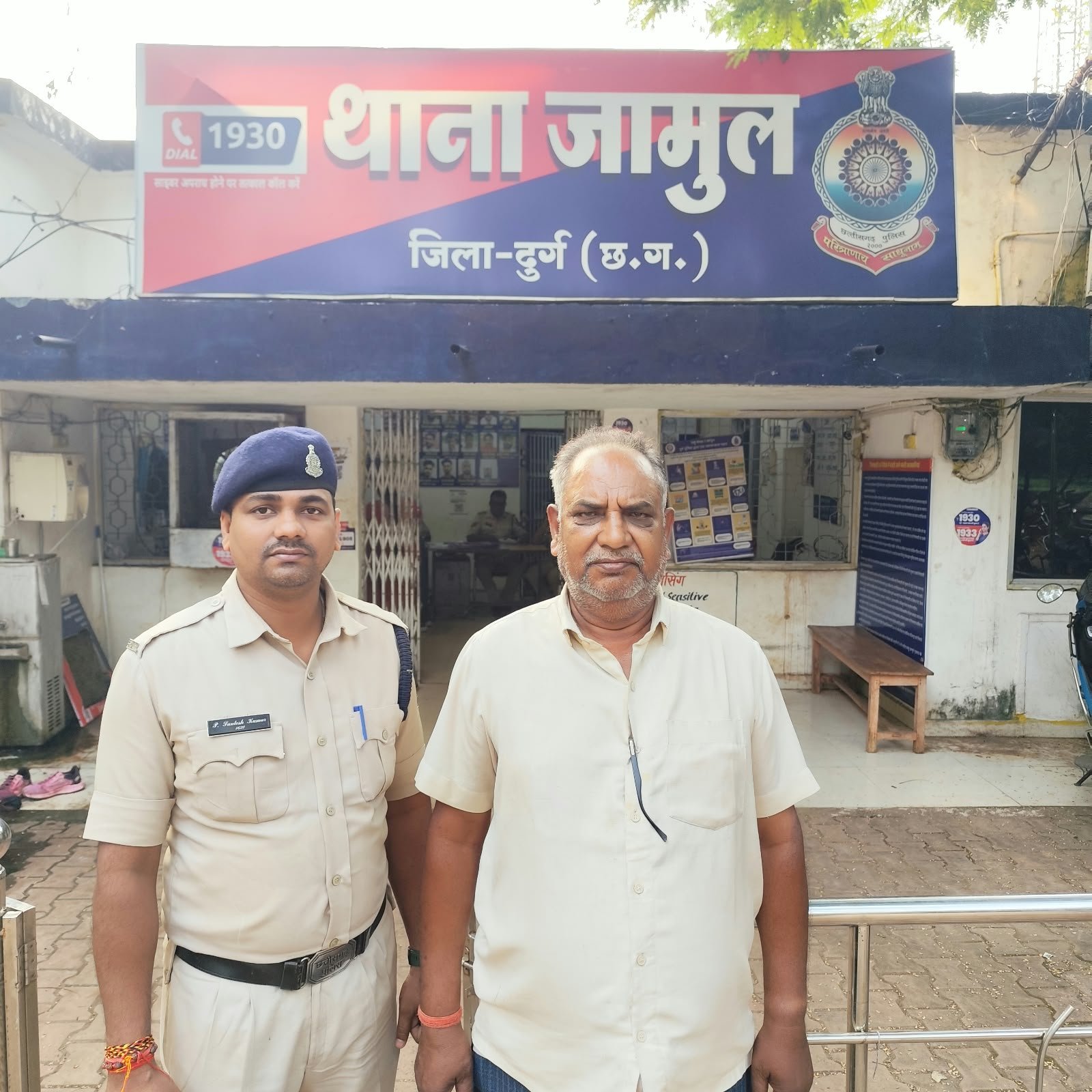 Durg : देवनगर-जामुल में लोहे के एंगल एवं तार जाली चोरी के मामले में मुख्य आरोपी पाण्डेय कबाड़ी सुरेश सिंह गिरफ्तार, गोदाम से चोरी की संपत्ति बरामद; लगभग 18 टन से अधिक कबाड़ सामग्री की जांच जारी
