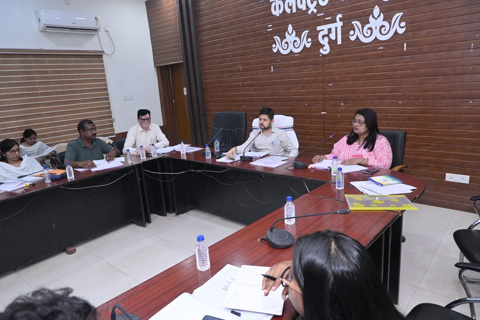 Durg : राजस्व प्रकरणों के त्वरित निराकरण पर जोर, लापरवाही बरतने वाले पटवारियों पर होगी कार्रवाई