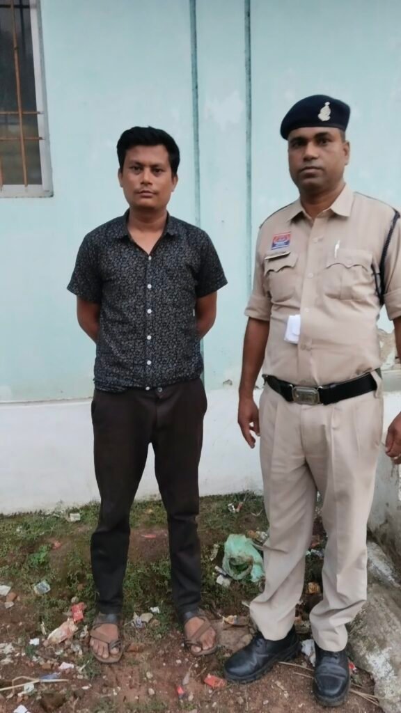 Durg : काम दिलाने के नाम पर महिला से मारपीट कर ₹99,000 लेने का आरोप, मोहन नगर पुलिस ने आरोपी को गिरफ्तार कर न्यायिक रिमांड पर भेजा