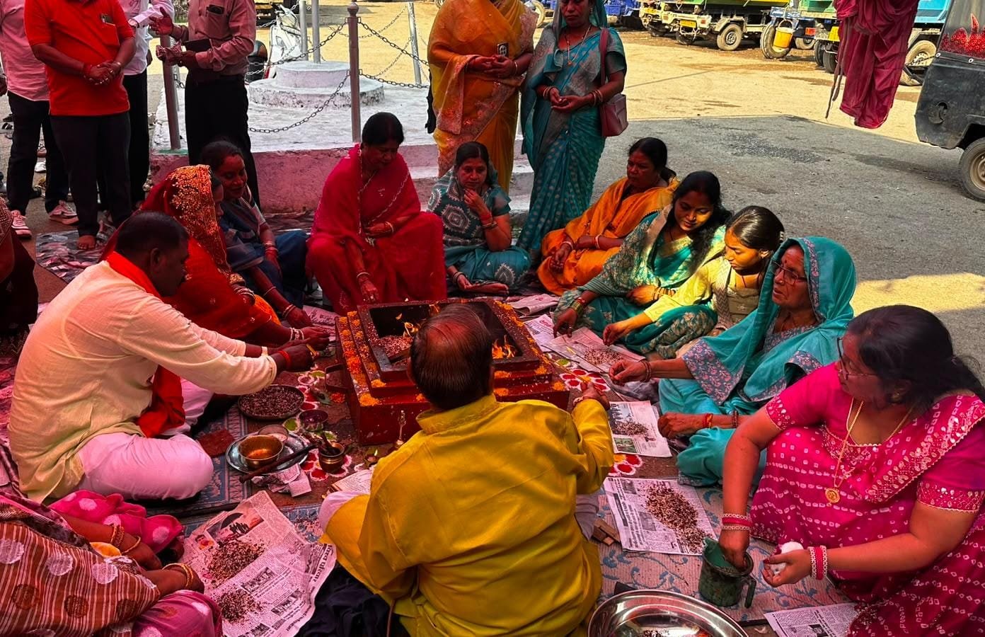 Durg : -महाअष्टमी पर महापौर अलका बाघमार ने किया कन्या पूजन, कन्याओं को भोजन कर लिया आशीर्वाद,