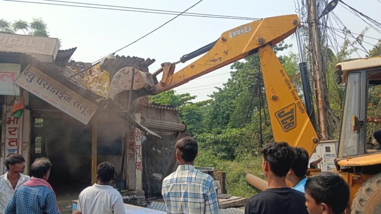 Durg : 15 साल से बंद रास्ता होगा चालू - दर्जनभर से ज्यादा जारी नोटिस का नहीं हुआ असर, निगम ने हटाया अतिक्रमण