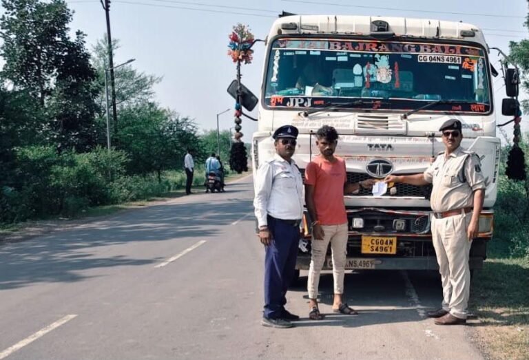 Durg : "लापरवाहीपूर्वक वाहन चलाने वाले कुल 781 चालकों के लाइसेंस निलंबन हेतु विगत 09 माह में यातायात पुलिस दुर्ग द्वारा परिवहन विभाग को भेजा गया।