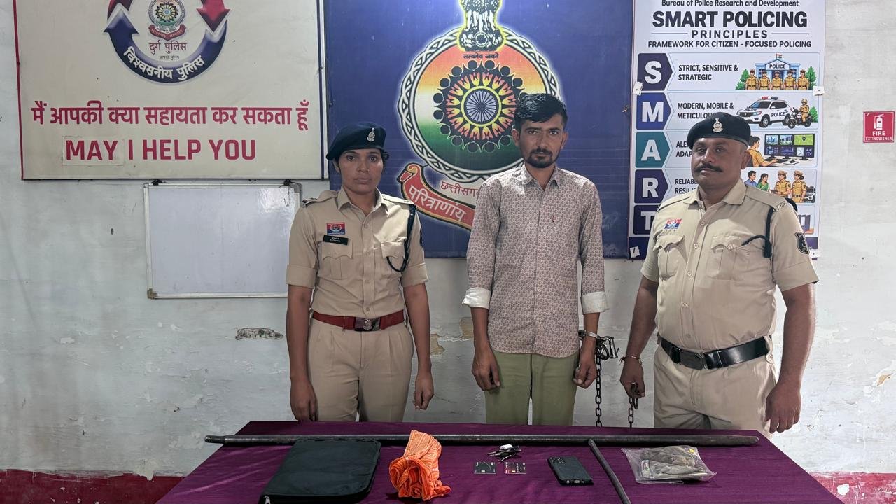 Durg : बोरिया गेट स्थित एटीएम मशीन तोड़कर रुपये चोरी करने का प्रयास करने वाला आरोपी गिरफ्तार, घटना में प्रयुक्त ट्रक सहित अन्य सामग्री जप्त