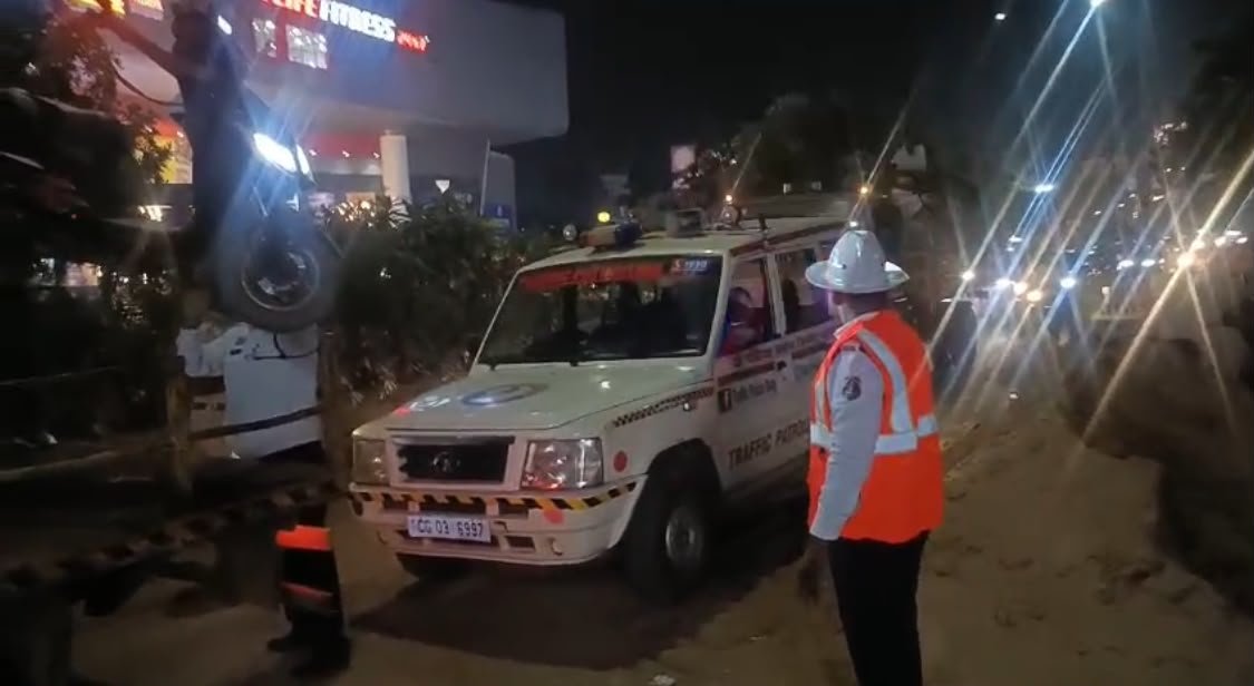 Durg : उमनि/वरिष्ठ पुलिस अधीक्षक दुर्ग के निर्देश पर सड़क बाधित करने वाले वाहनों के विरुद्ध लगातार कार्रवाई।