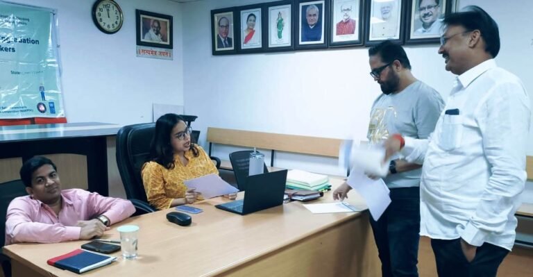 Durg : जनदर्शन में नागरिकों की समस्याओं से रूबरू हुईं निगम आयुक्त, शीघ्र निराकरण के दिए निर्देश